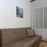 Peaceful Courtyard Lägenhet *